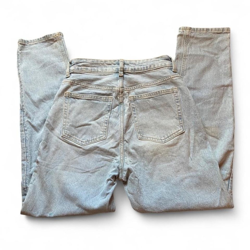 H&M light wash straight leg jeans Size 2